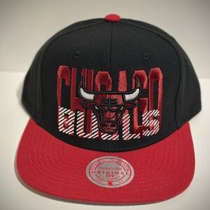 Mitchell & Ness Bulls Black and Red Cap